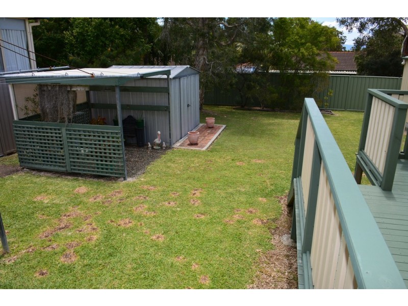 4 Naroo Avenue, Summerland Point NSW 2259