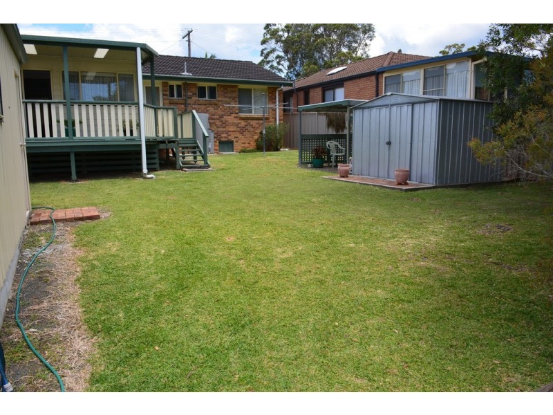 4 Naroo Avenue, Summerland Point NSW 2259