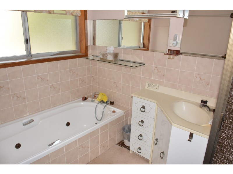 132 Kullaroo Road, Summerland Point NSW 2259