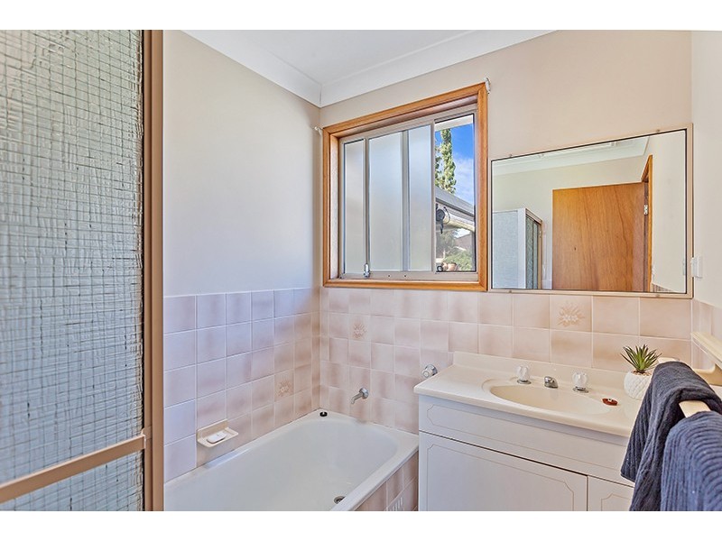 148 Cams Blvd, Summerland Point NSW 2259