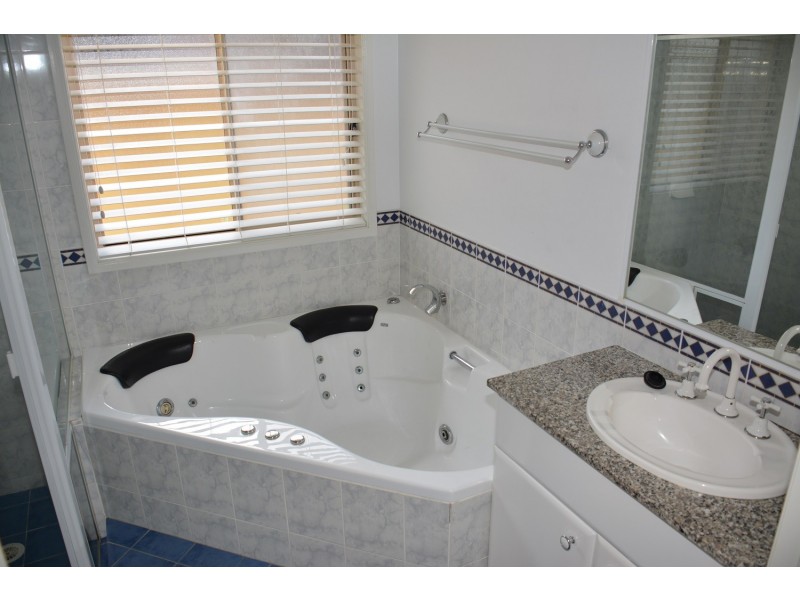 2 Mistral Close, Gwandalan NSW 2259