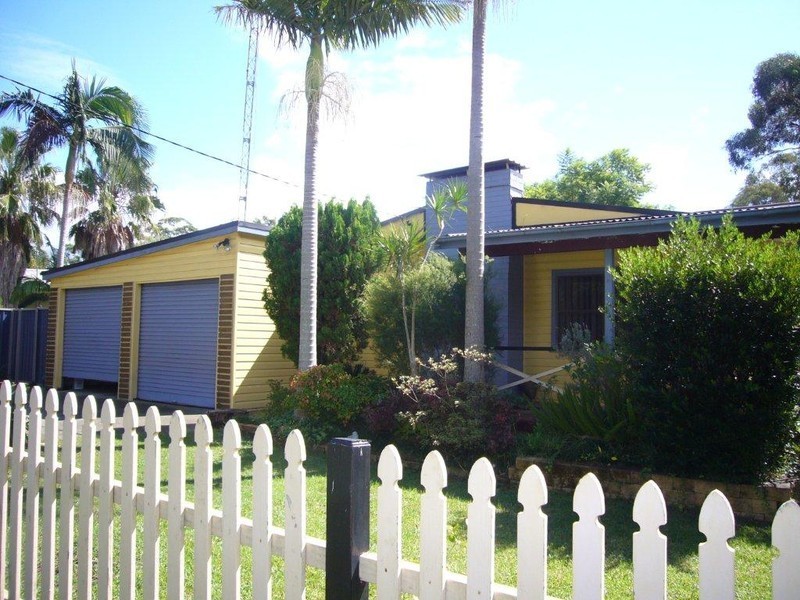 4 Karoola Avenue, Chain Valley Bay NSW 2259