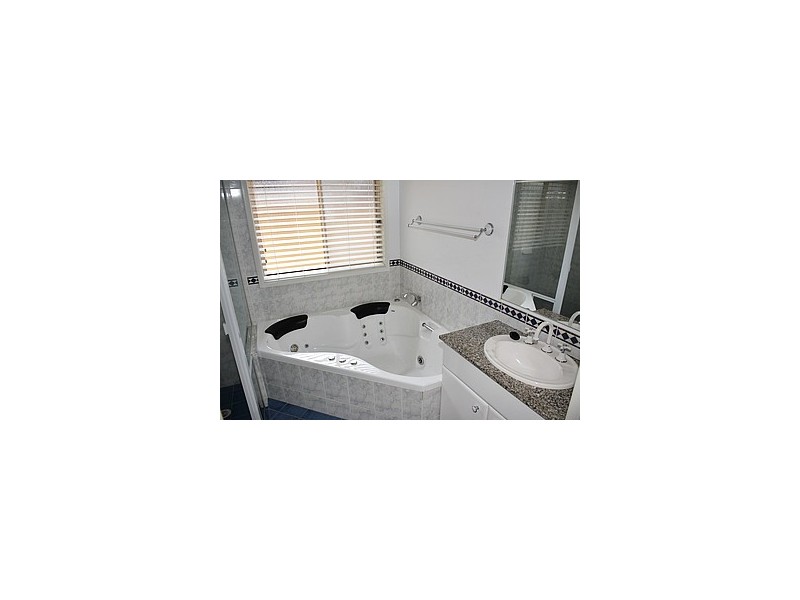 2 Mistral Close, Gwandalan NSW 2259
