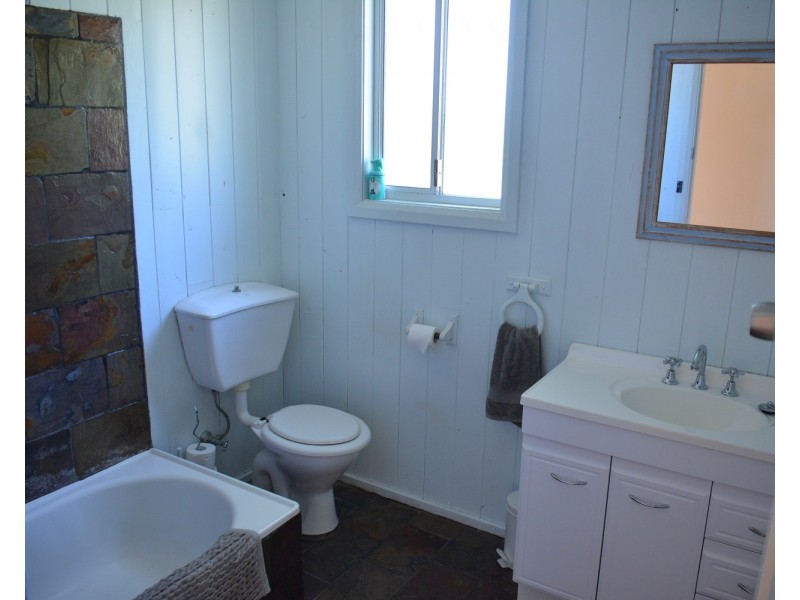 43 Gordon Ave, Summerland Point NSW 2259