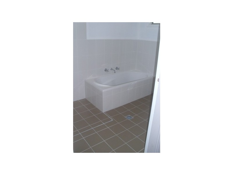 2 29 KALELE AVENUE, Budgewoi NSW 2262