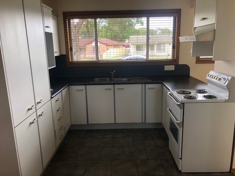 15 Spencer Road, Mannering Park NSW 2259