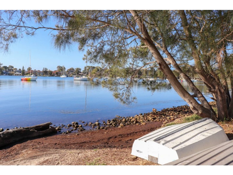 24 Ginganup, Summerland Point NSW 2259