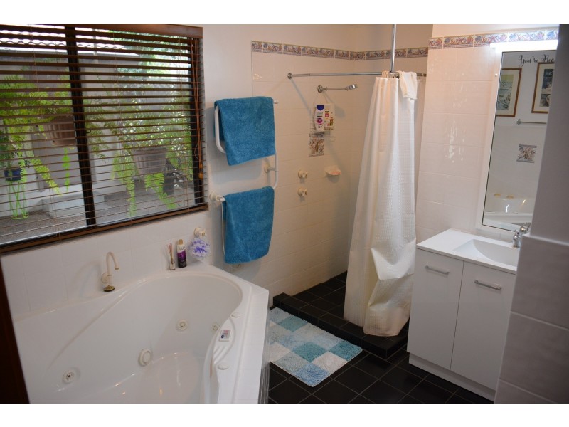 169 Kullaroo Rd, Summerland Point NSW 2259