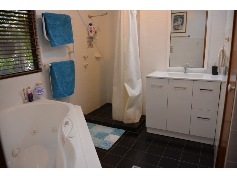 169 Kullaroo Rd, Summerland Point NSW 2259