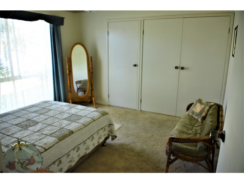 4 Muraban Road, Summerland Point NSW 2259