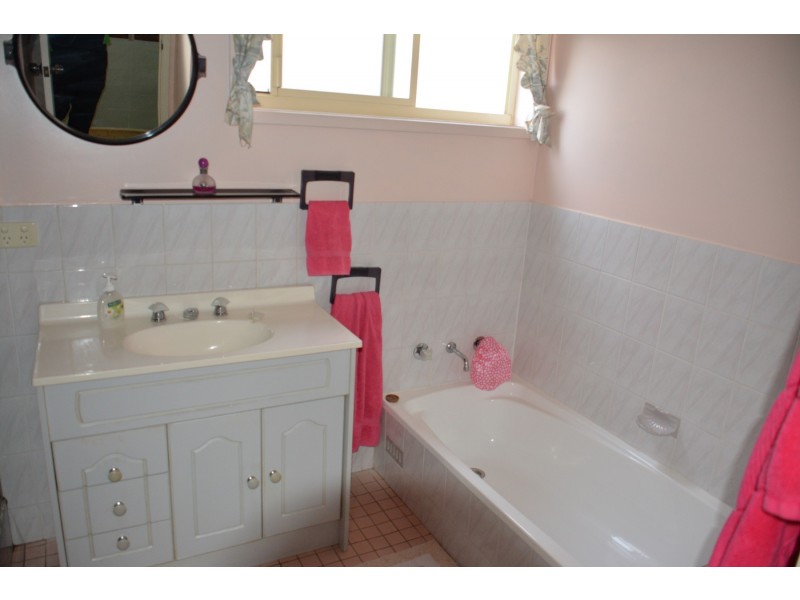 4 Muraban Road, Summerland Point NSW 2259