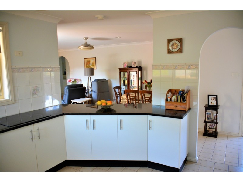 16 Government Road, Summerland Point NSW 2259