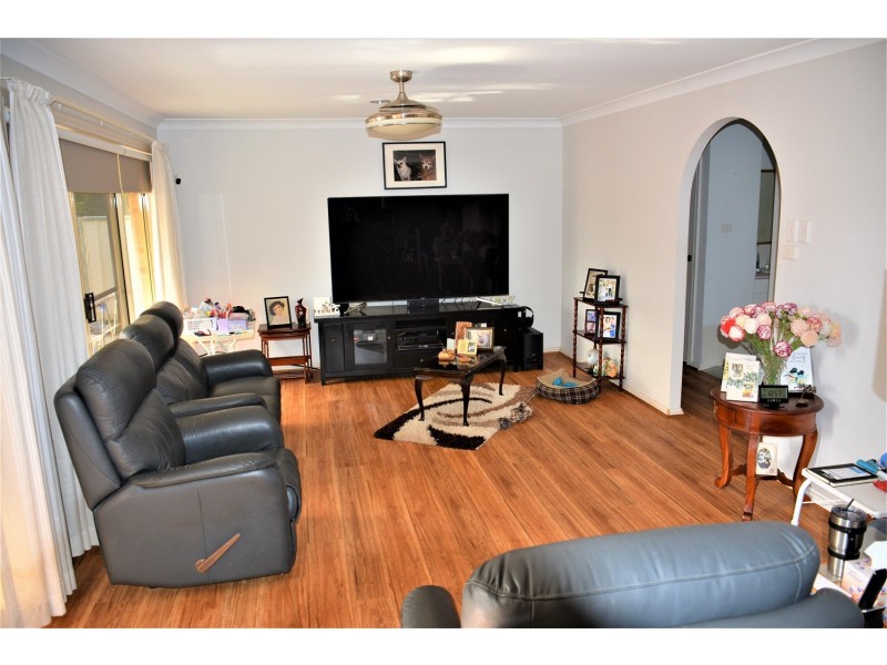 16 Government Road, Summerland Point NSW 2259