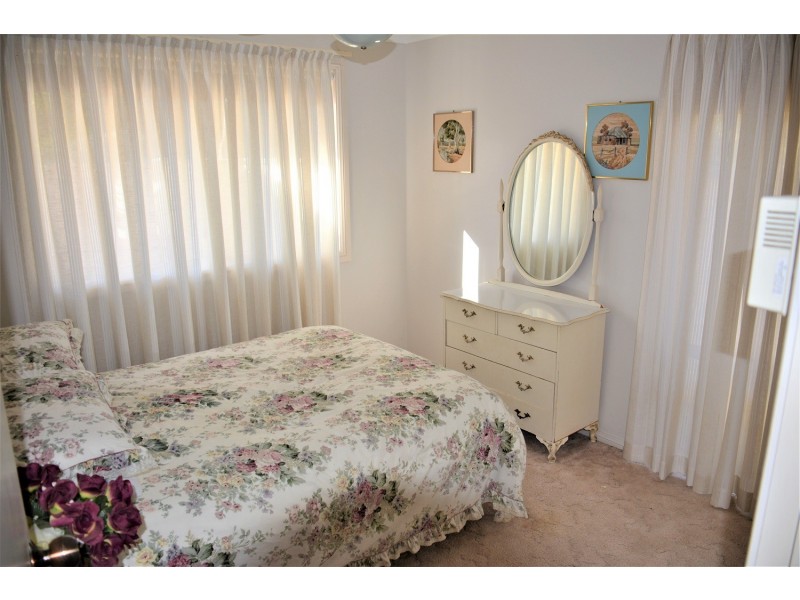 16 Government Road, Summerland Point NSW 2259