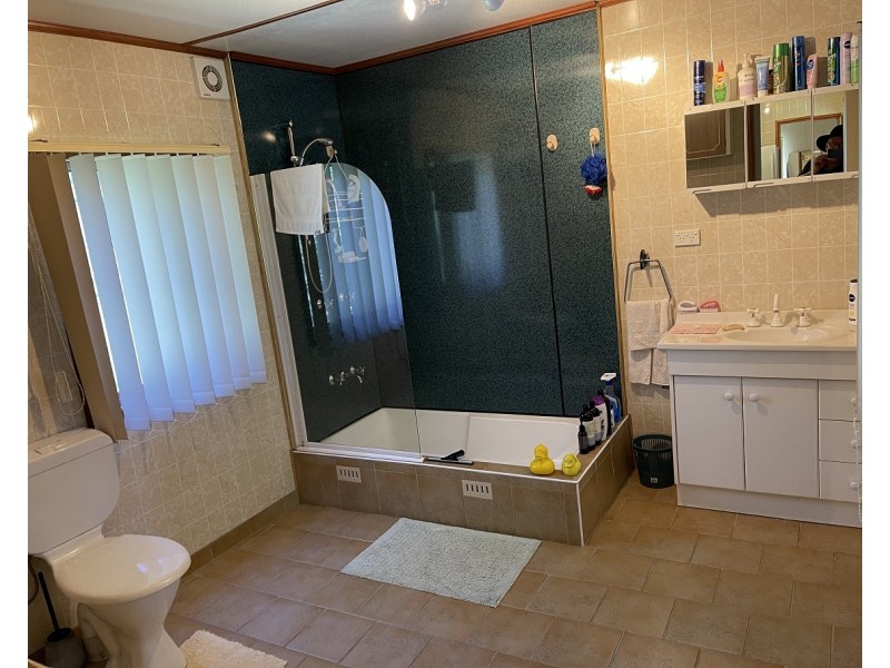 105 Yeramba Road, Summerland Point NSW 2259