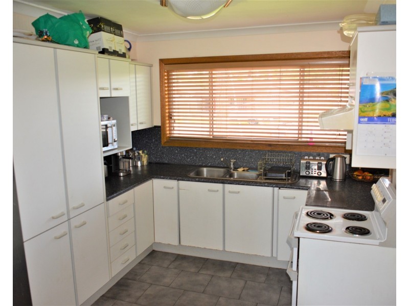 15 Spencer Road, Mannering Park NSW 2259