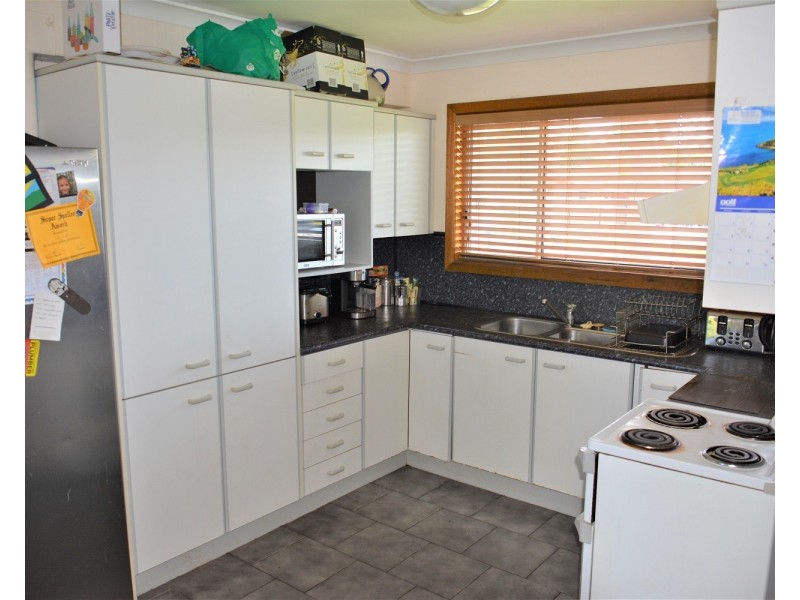 15 Spencer Road, Mannering Park NSW 2259