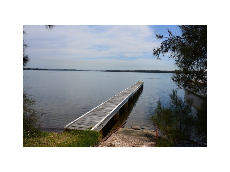 51 Gordon Avenue, Summerland Point NSW 2259