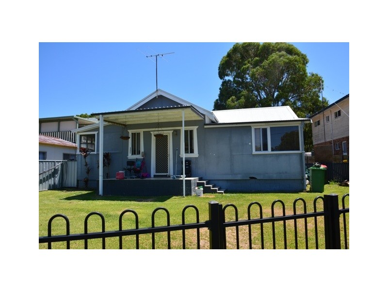 12 Birrabang Avenue, Summerland Point NSW 2259