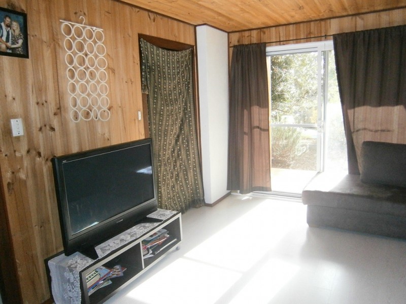 16 Pinaroo Road, Gwandalan NSW 2259