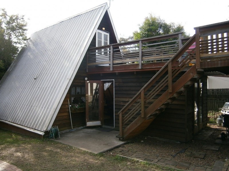 16 Pinaroo Road, Gwandalan NSW 2259