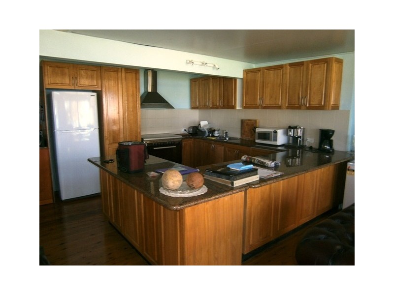 7 Lakeshore Avenue, Kingfisher Shores NSW 2259