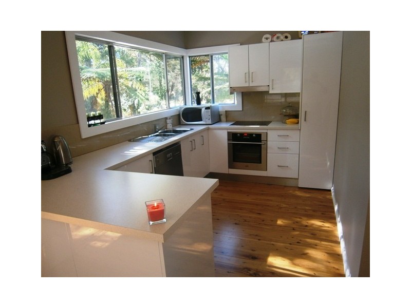 1 Birrabang Avenue, Summerland Point NSW 2259