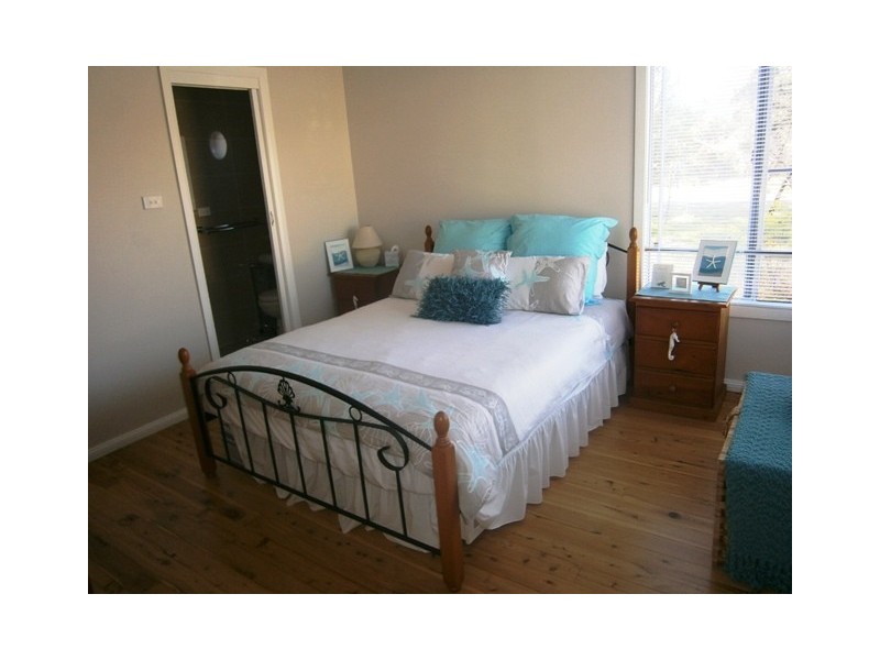 1 Birrabang Avenue, Summerland Point NSW 2259