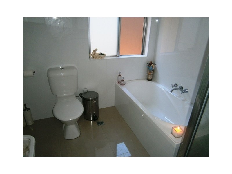 1 Birrabang Avenue, Summerland Point NSW 2259