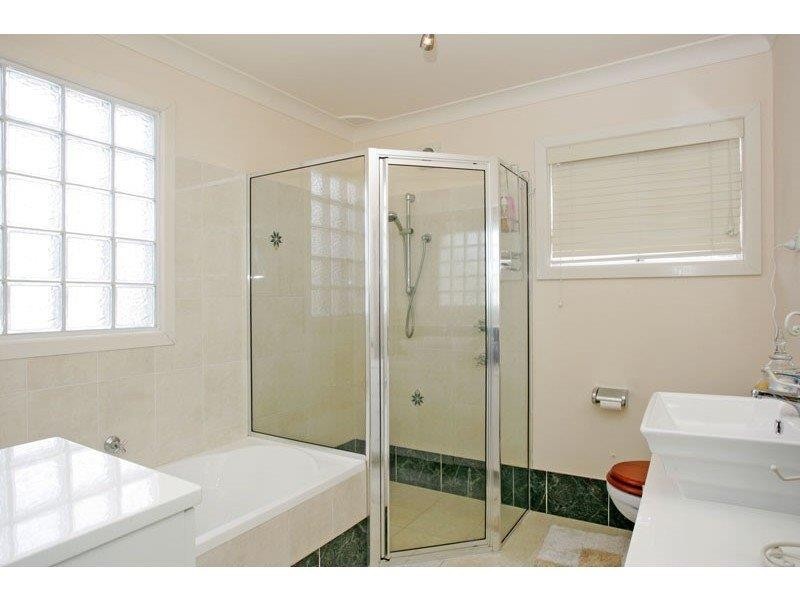 16 Kullaroo Road, Summerland Point NSW 2259