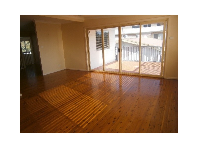 16 Kullaroo Road, Summerland Point NSW 2259