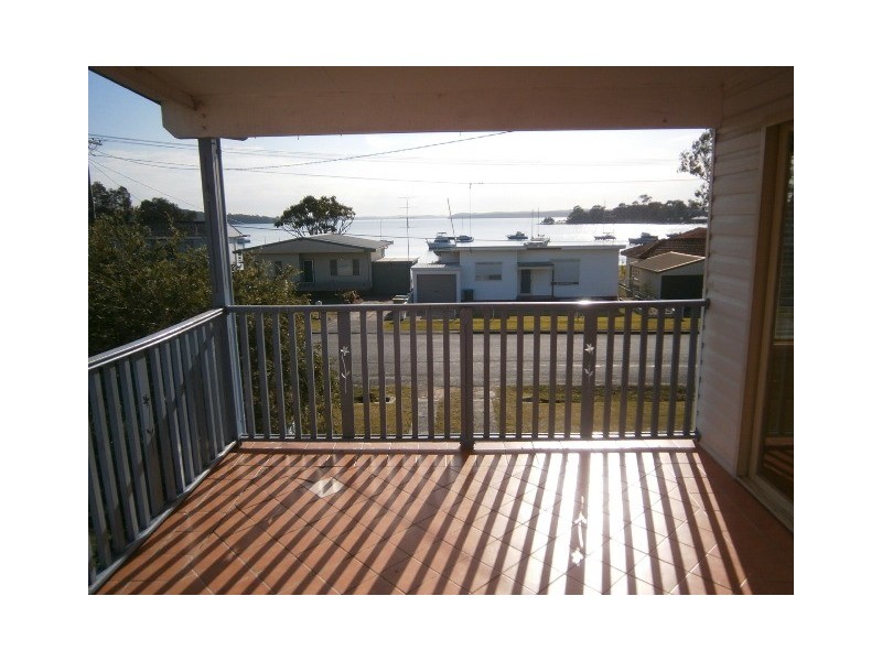 16 Kullaroo Road, Summerland Point NSW 2259