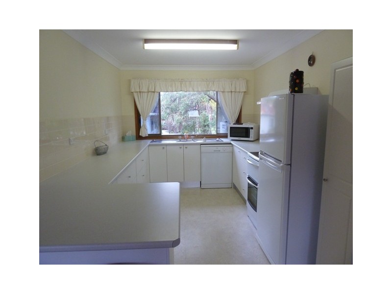 9 Lloyd Avenue, Chain Valley Bay NSW 2259