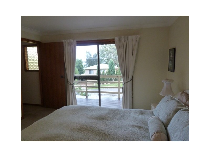 9 Lloyd Avenue, Chain Valley Bay NSW 2259