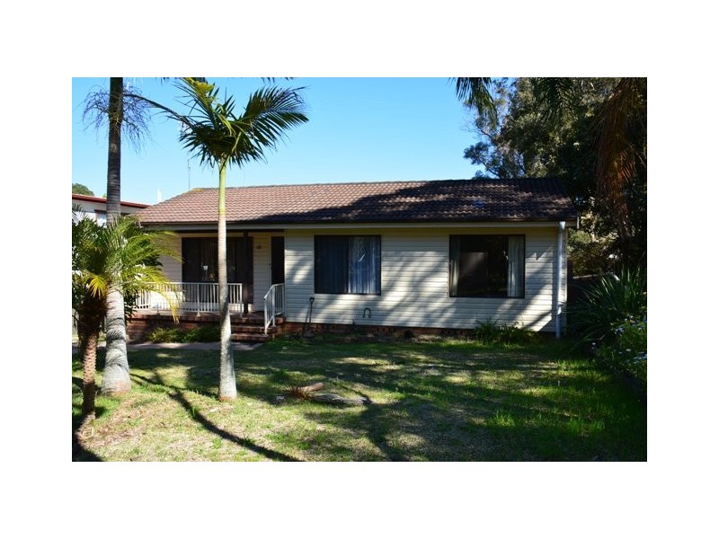 18 Dianne Avenue, Lake Munmorah NSW 2259