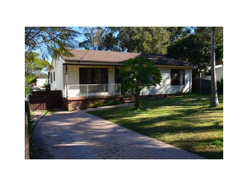 18 Dianne Avenue, Lake Munmorah NSW 2259