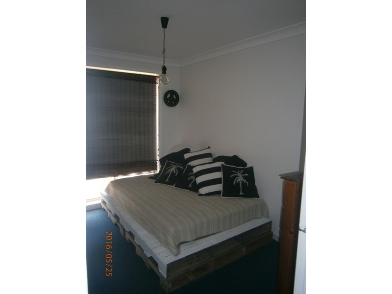 68 Elizabeth Bay Drive, Lake Munmorah NSW 2259