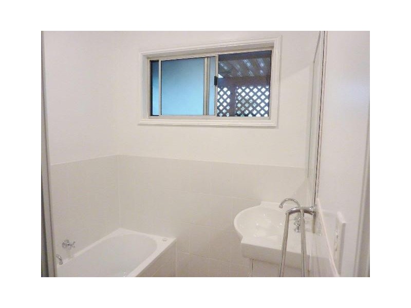 2 / 29 Kalele Ave, Budgewoi NSW 2262