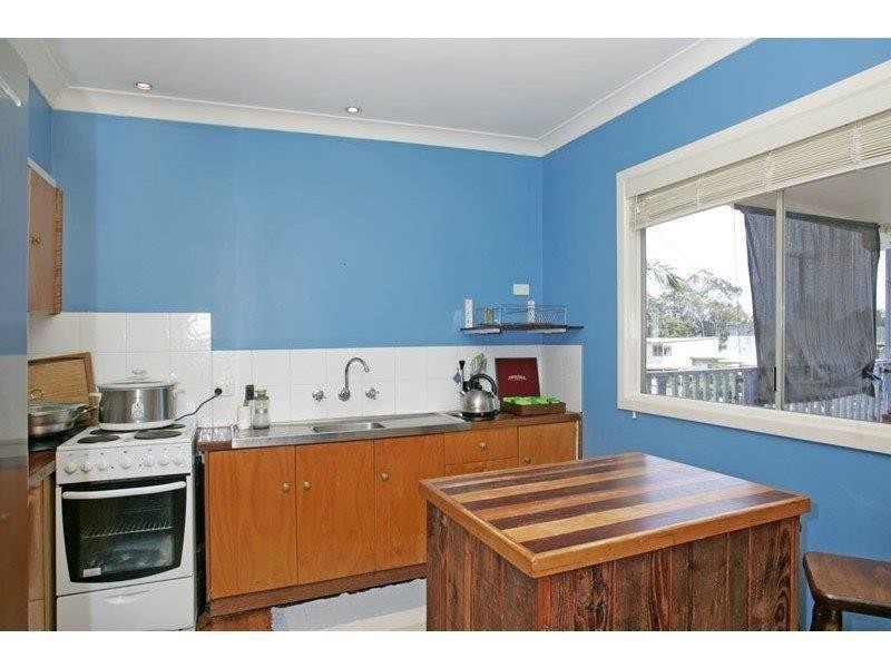 16 KULAROO ROAD, Summerland Point NSW 2259