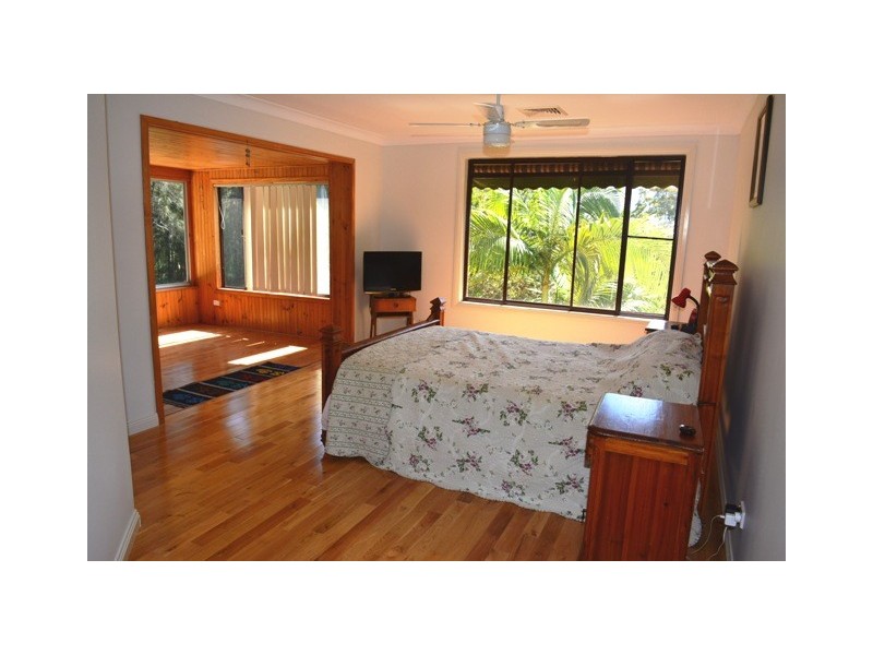 4 Indra Avenue, Summerland Point NSW 2259