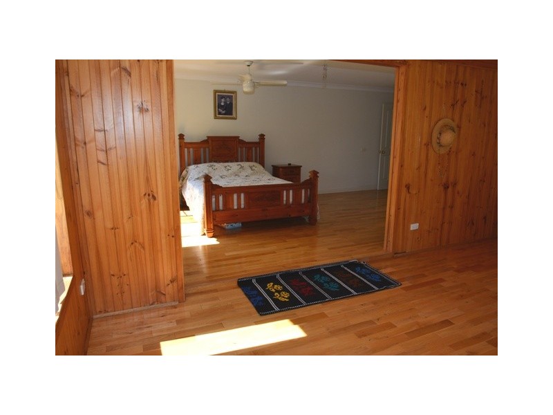 4 Indra Avenue, Summerland Point NSW 2259