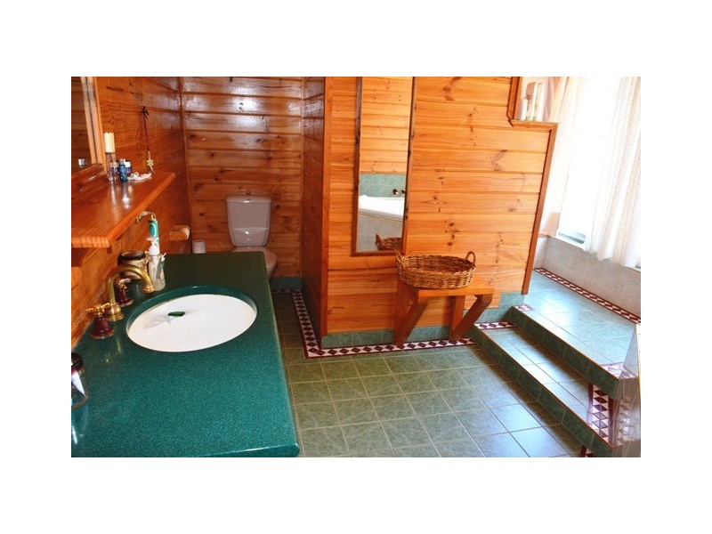 4 Indra Avenue, Summerland Point NSW 2259