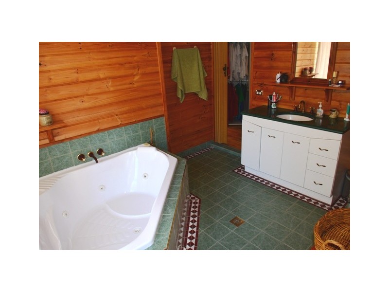 4 Indra Avenue, Summerland Point NSW 2259