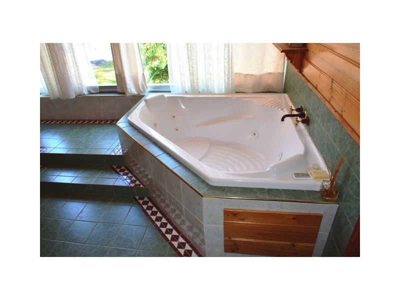 4 Indra Avenue, Summerland Point NSW 2259