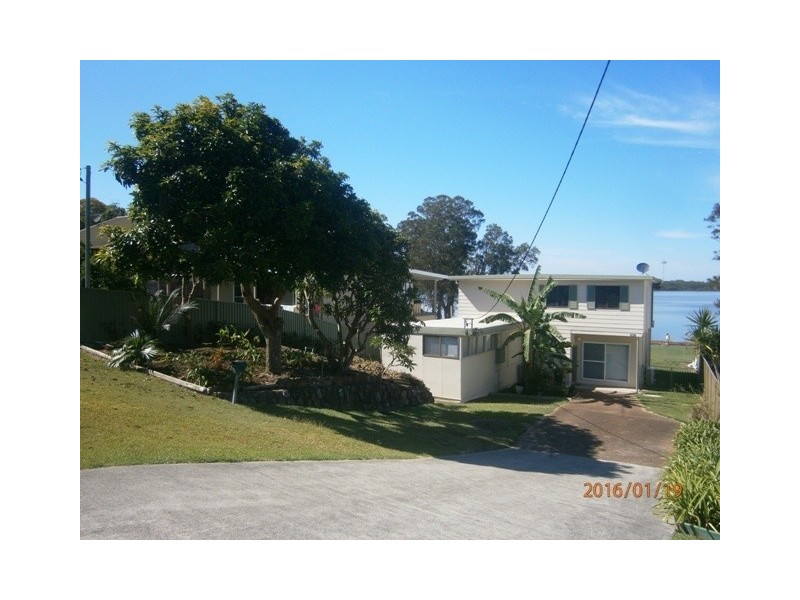 86 Diamond Head Dr, Budgewoi NSW 2262