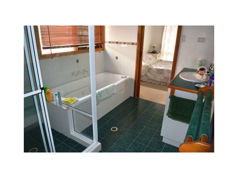 55 Yeramba Road, Summerland Point NSW 2259