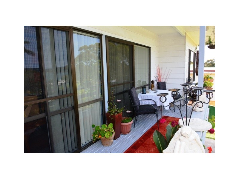 24 Murraba Crescent, Gwandalan NSW 2259