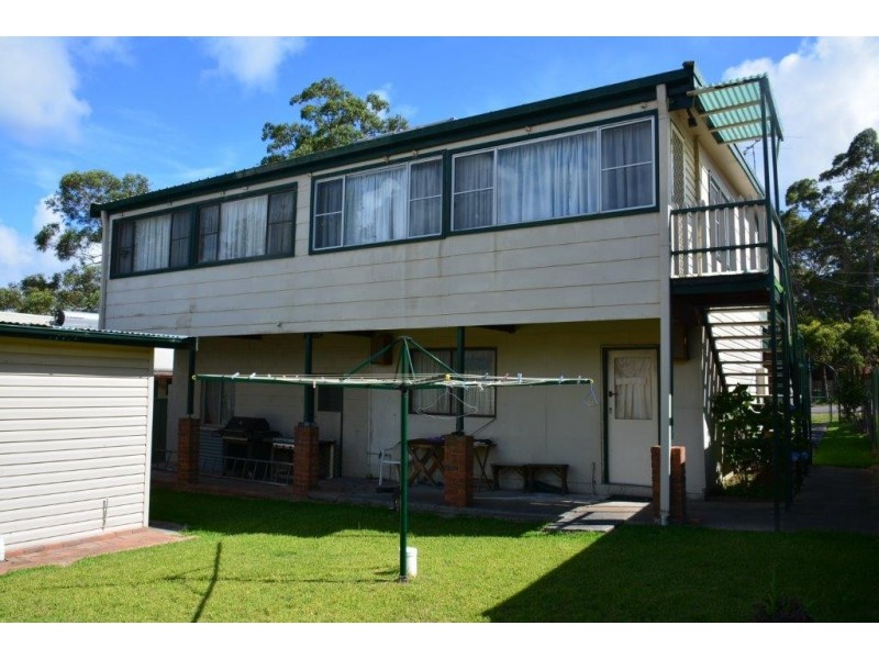 26 Cams Boulevarde, Summerland Point NSW 2259