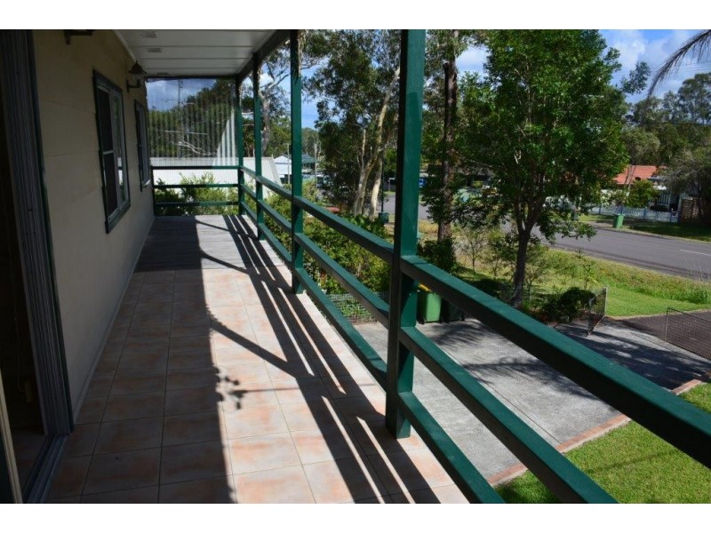 26 Cams Boulevarde, Summerland Point NSW 2259