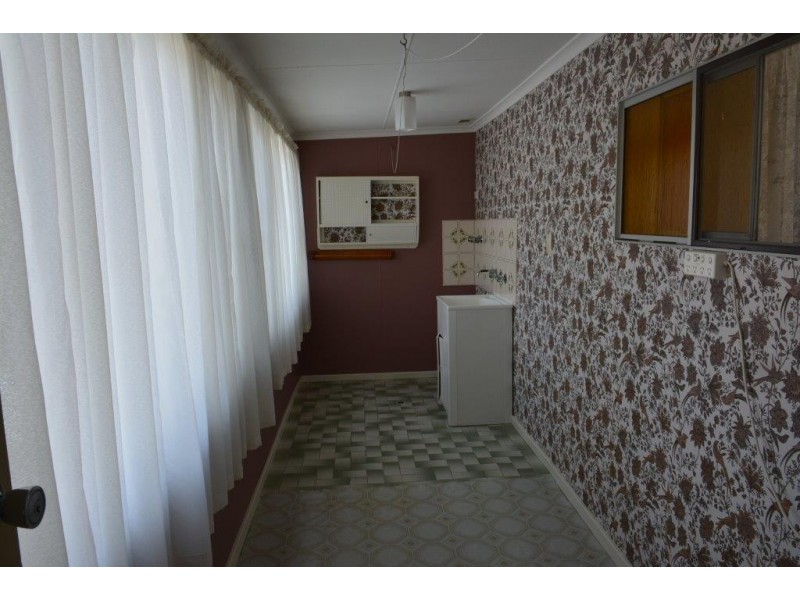 26 Cams Boulevarde, Summerland Point NSW 2259